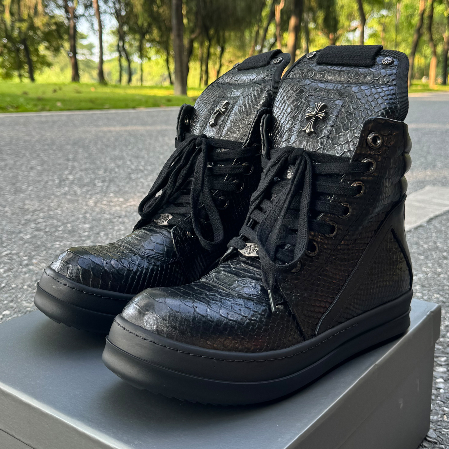 ROFABLED蛇纹倒三角真皮高帮鞋