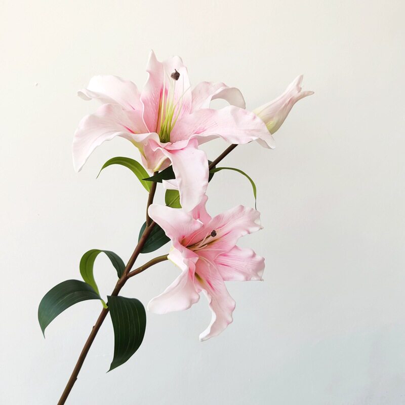 百合手感PU保湿高级仿真假花家用客厅餐桌桌面百合花装饰花束摆件