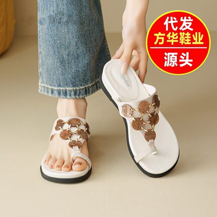 方华小众休闲法式时尚夹趾拖鞋女2026年夏季新款轻便软底配裙子凉