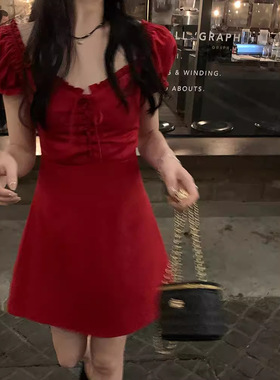 women clothes显白红色方领泡泡袖连衣裙女夏季桔梗法式设计感收