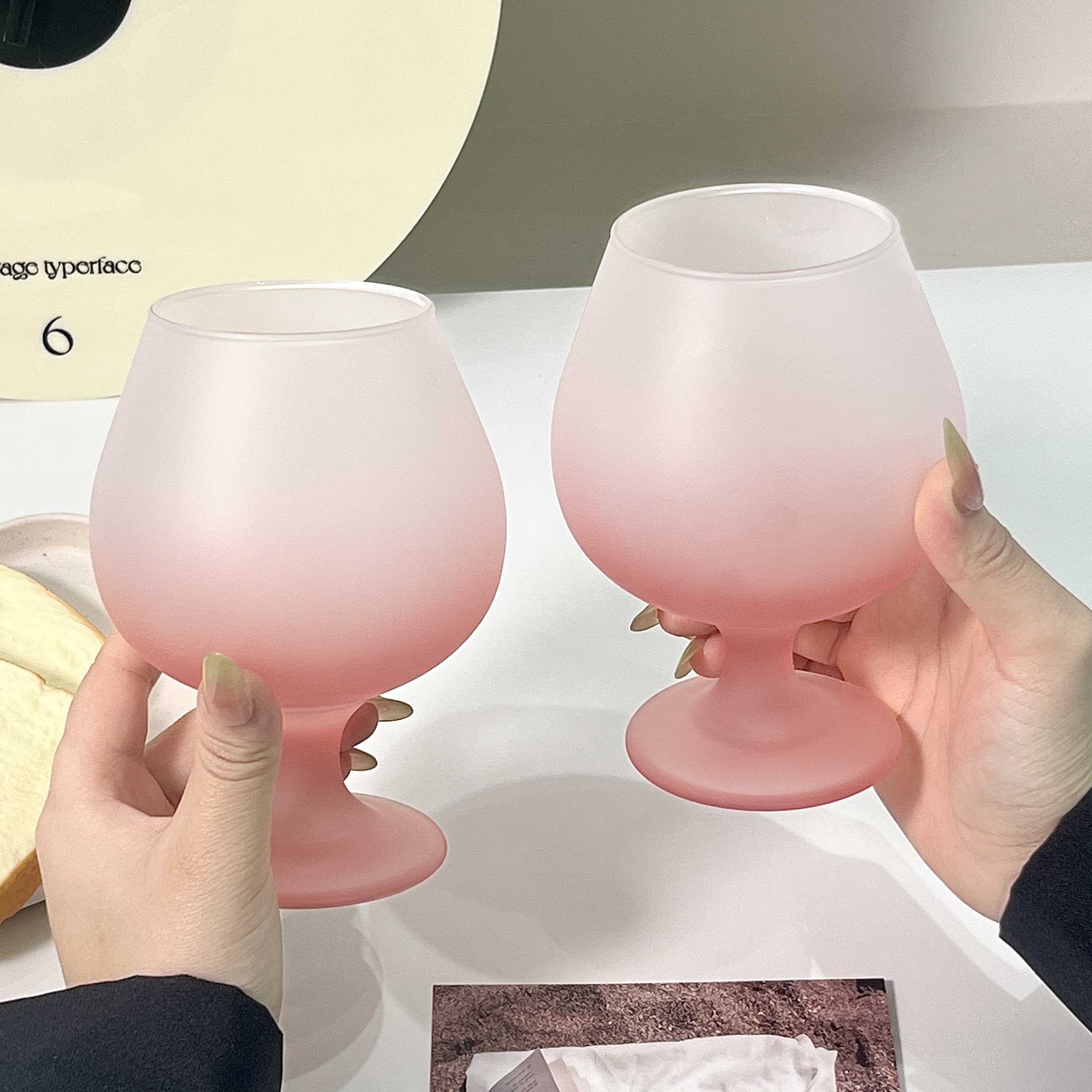 高颜值渐变粉磨砂玻璃杯