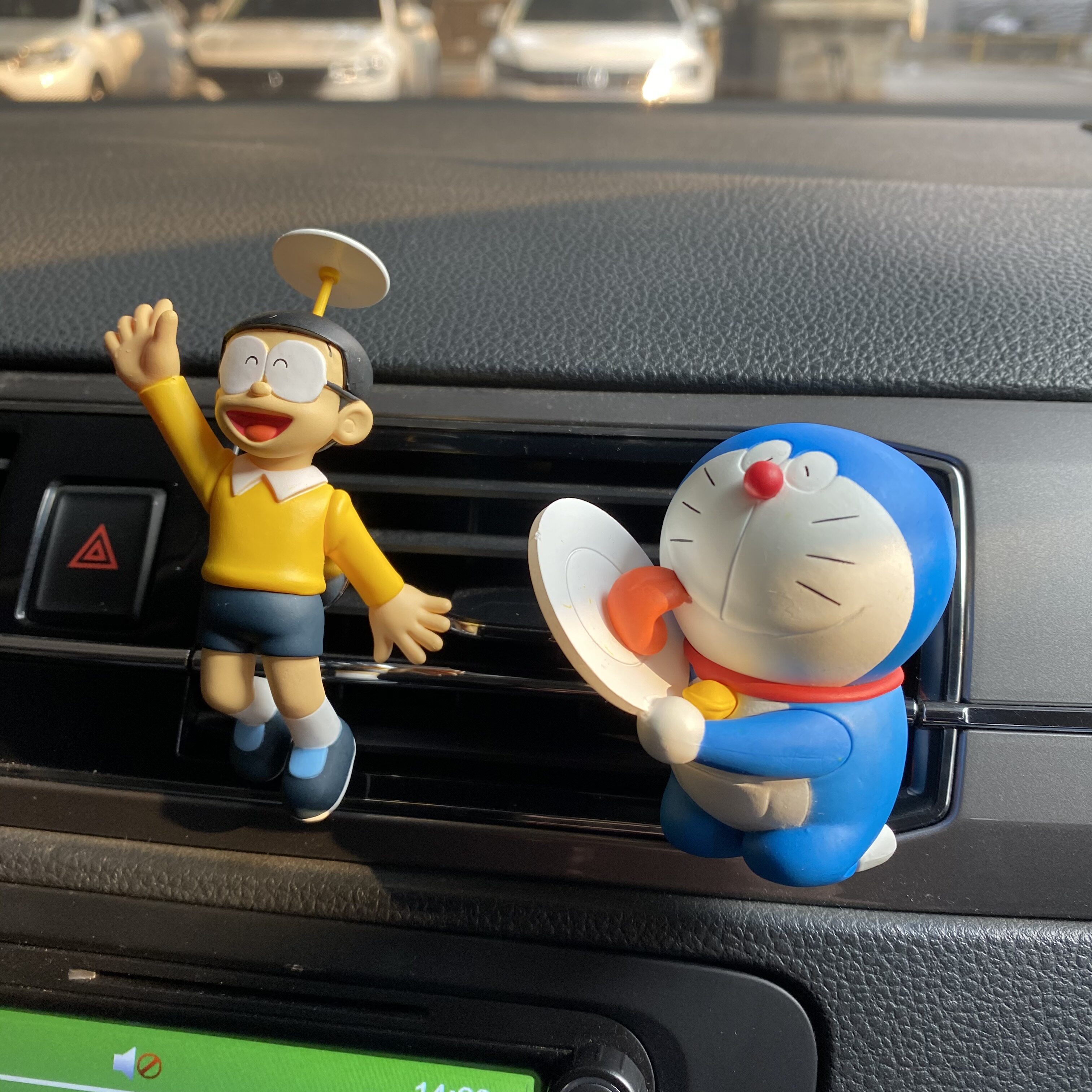 热门动漫卡通机器猫汽车空调出风口夹哆啦a梦香水香片车内饰品摆