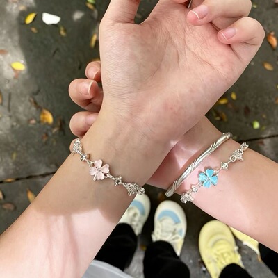 韩系爆款小众精致锆石四叶草手链女设计感抽拉式手环网红手饰品