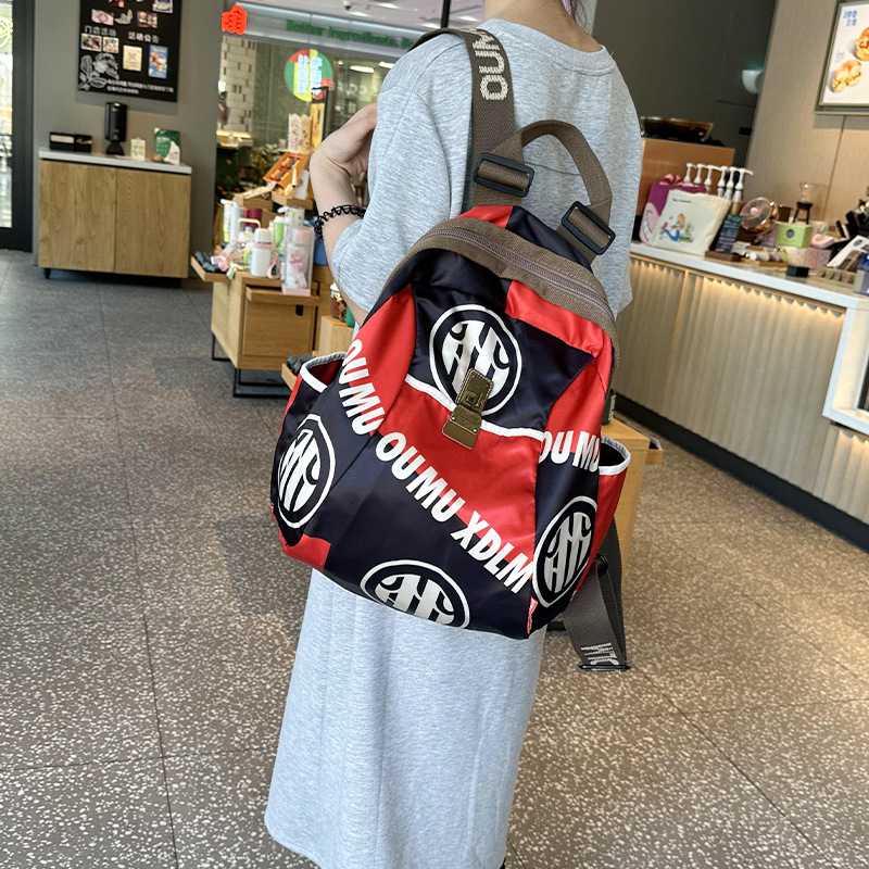 潮牌印花轻便双肩包女2026新款
