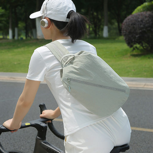 塔丝隆轻便尼龙旅游背包防水耐磨
