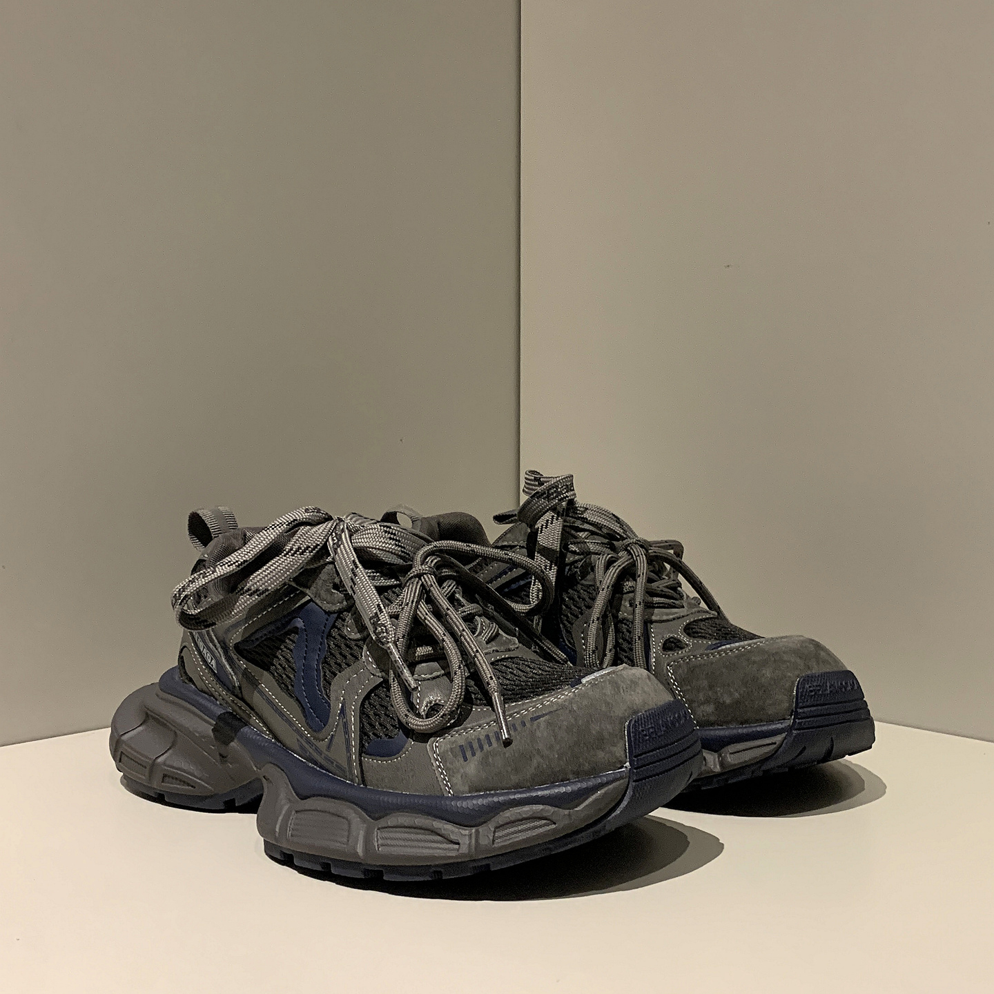 潮牌欧洲站休闲透气小众复古老爹鞋男2025秋季新款厚底真皮运动鞋