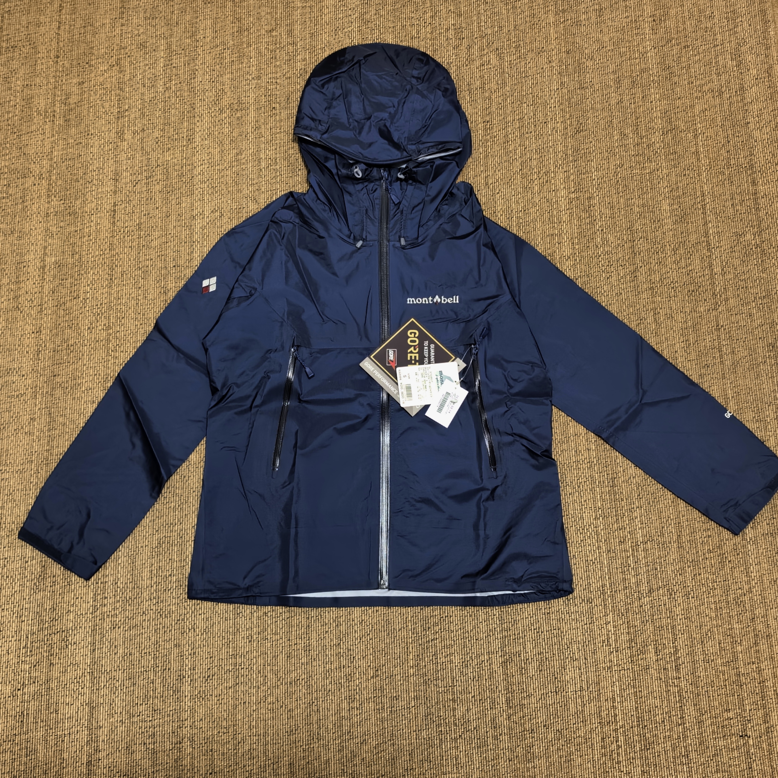 MONTBELL风暴巡洋舰 日系轻量GTX防水透气防风透湿登山冲锋衣女款