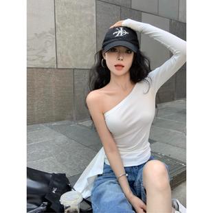 修身 顯瘦不規則辣妹小眾chic飄帶上衣 T恤女秋季 斜領露肩白色長袖