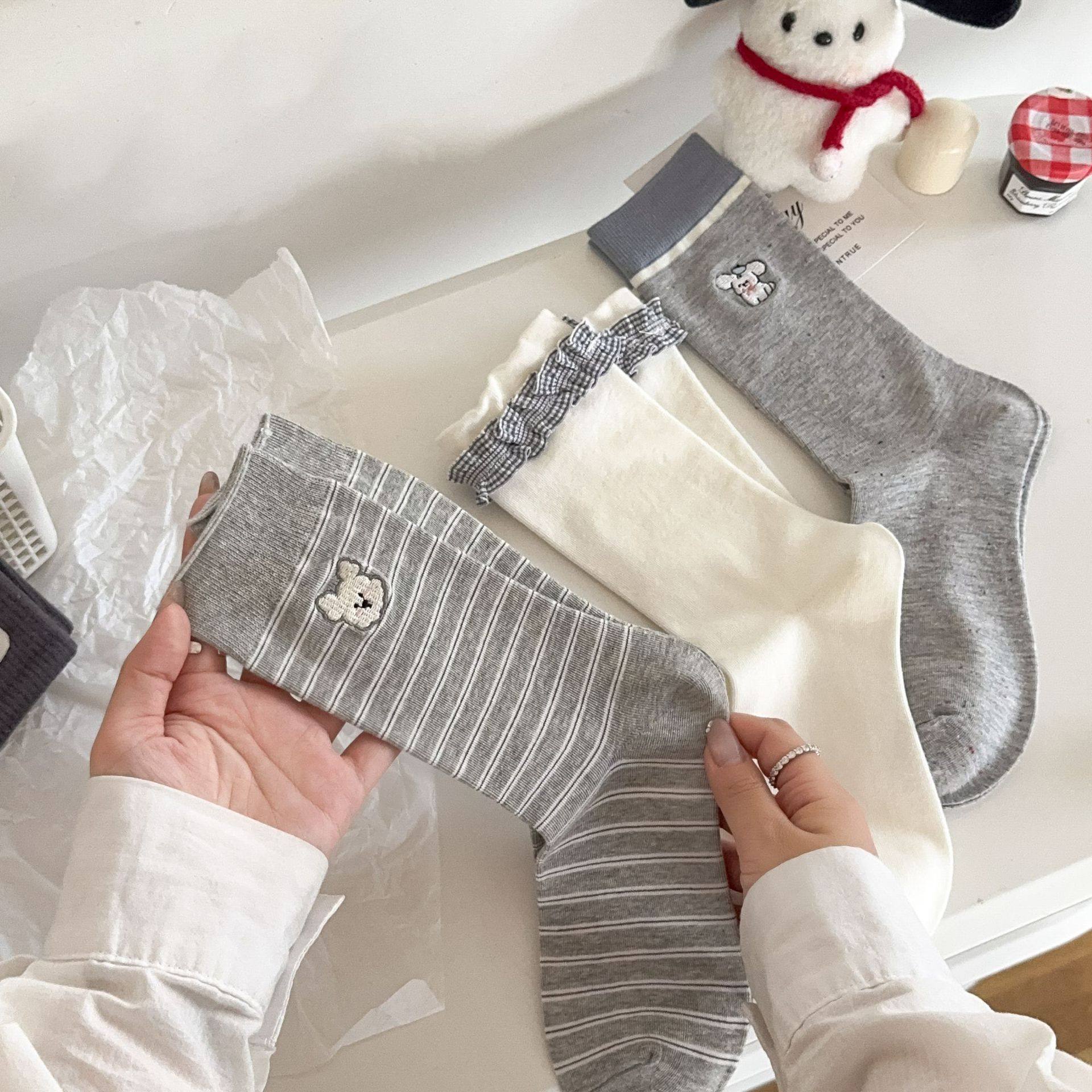 袜子女士高货韩系秋冬刺绣布标花边中筒袜甜美洋气可爱轻奢潮流,女士内衣/男士内衣/家居服,连裤袜/打底袜,淘宝优惠券,粉丝福利购,淘宝优惠卷