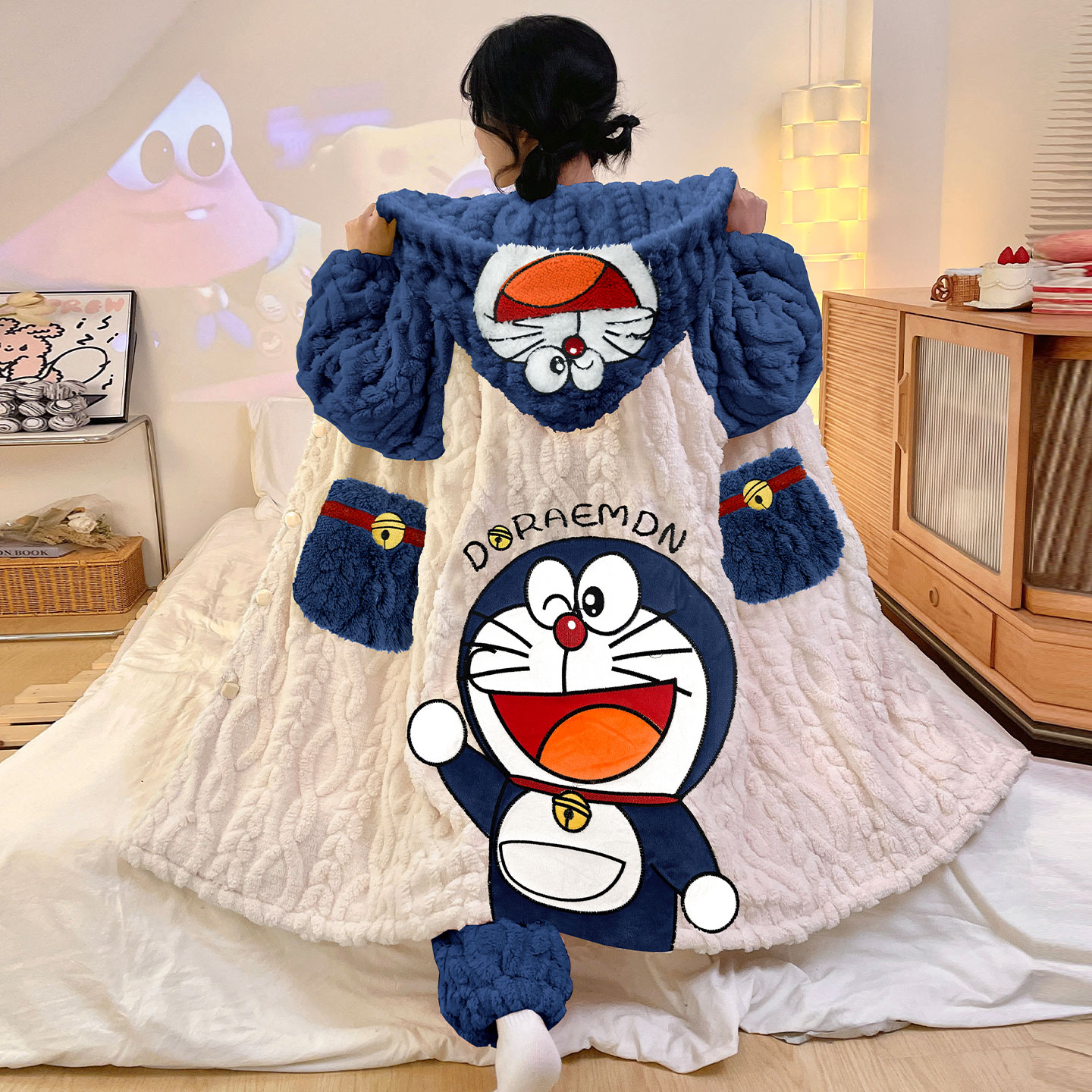 哆啦A梦连帽珊瑚绒女冬季睡袍