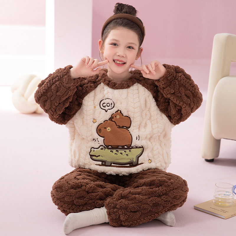 卡皮巴拉女童珊瑚绒冬法兰绒套装