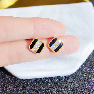 黑色锆石几何方糖耳钉女2023年新款潮小众设计感夏季耳环简约耳饰