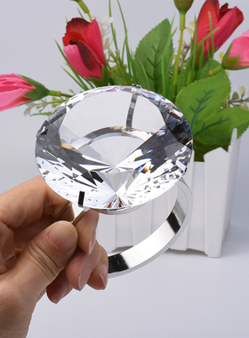 轻奢婚礼求婚超大钻戒