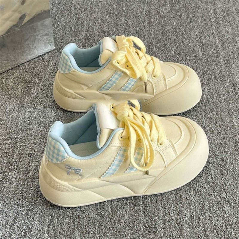 小白鞋女2026新款春秋韩系厚底百搭chic学生板鞋运动休闲小众鞋子