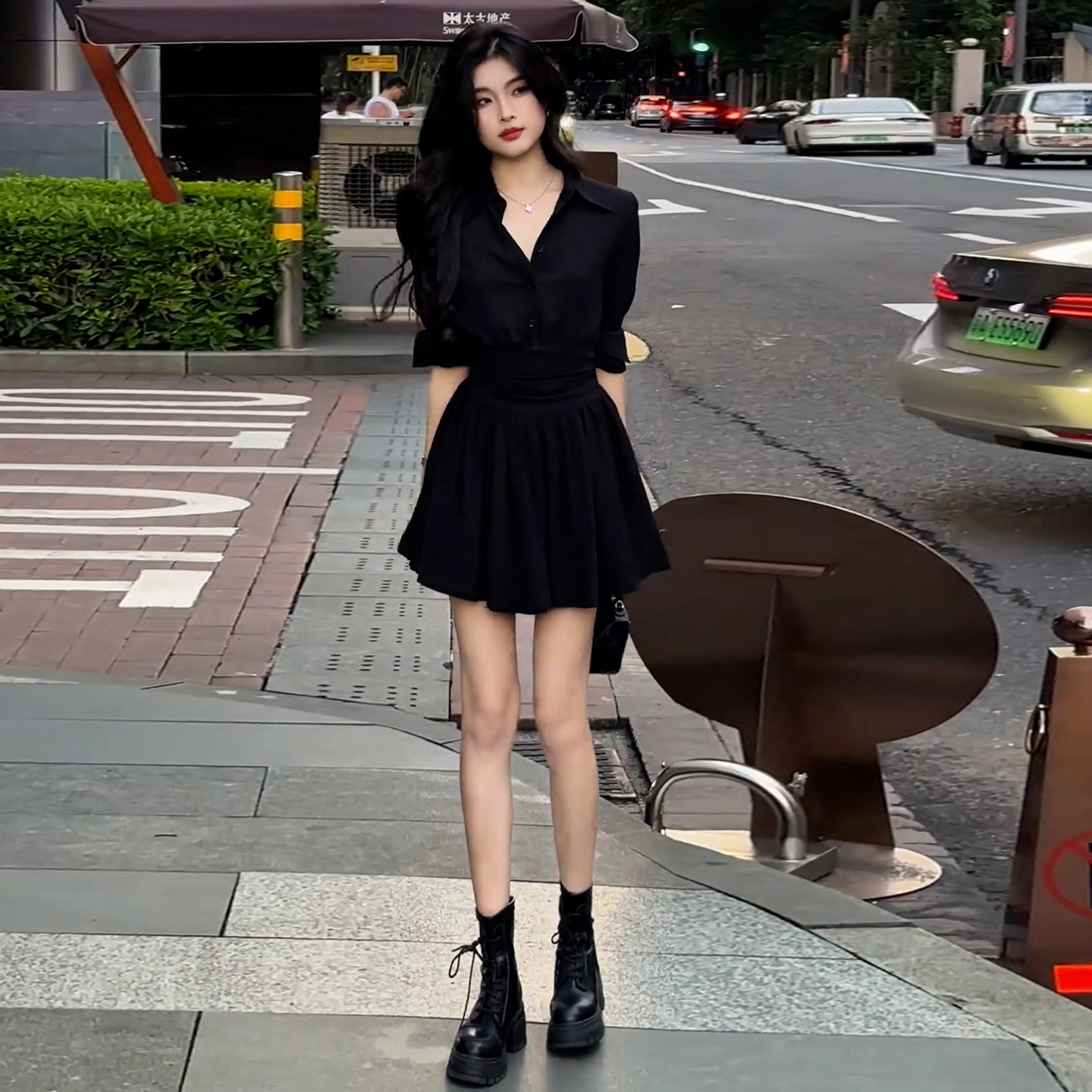 法式长袖黑色连衣裙女2025新款早秋小个子简单大方高级感穿搭短裙