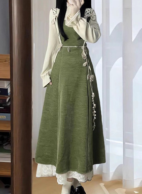 法式复古假两件绿色连衣裙子女秋冬2025新款气质独特漂亮收腰长裙