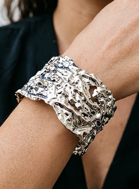 欧美银色熔岩褶皱圆形开口金属手镯冷淡风个性手环轻奢感手饰手环