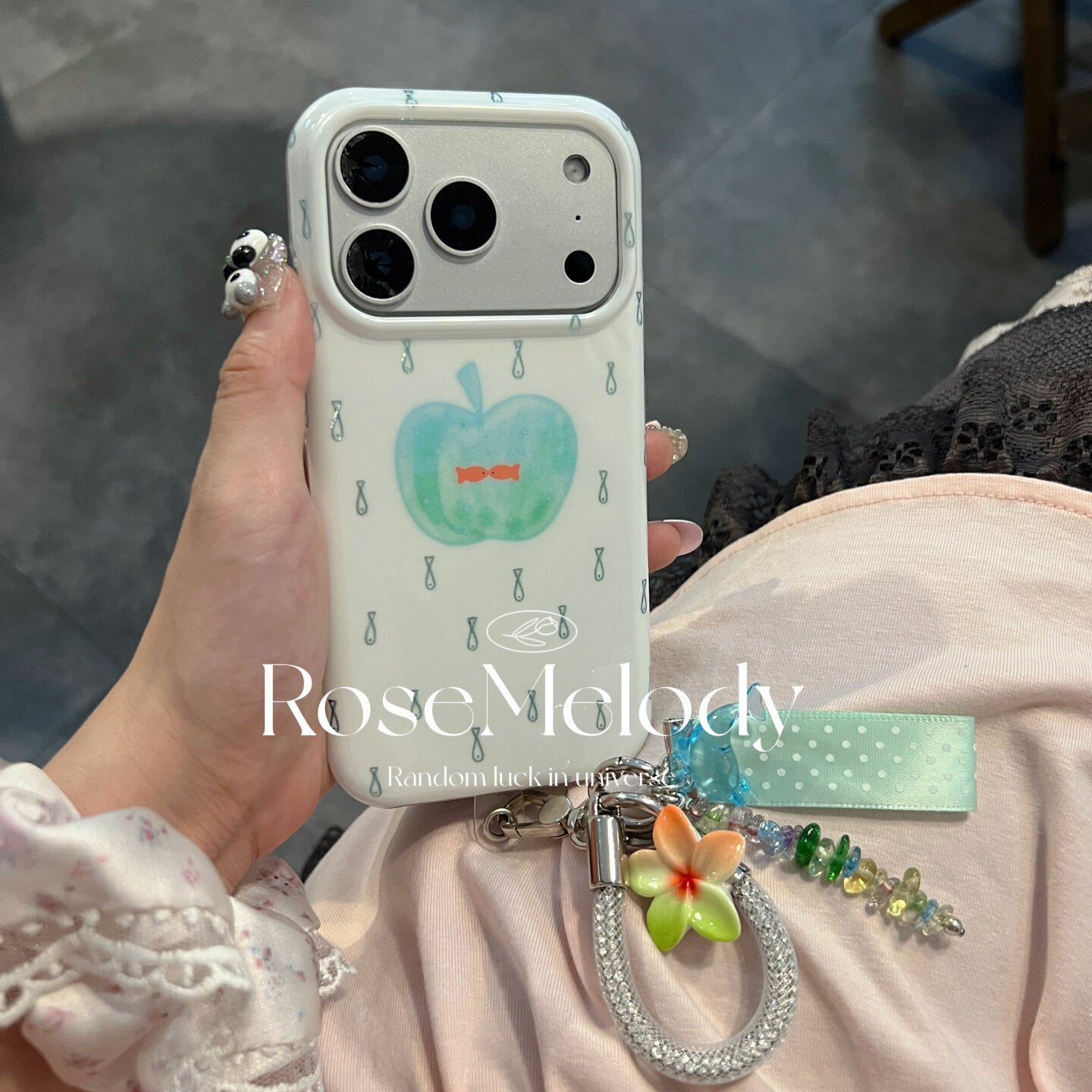 可爱插画亲嘴小鱼钻石纹适用17pro苹果16ProMax手机壳iPhone17花朵海豚挂件14少女心15Promax圆边保护套简约