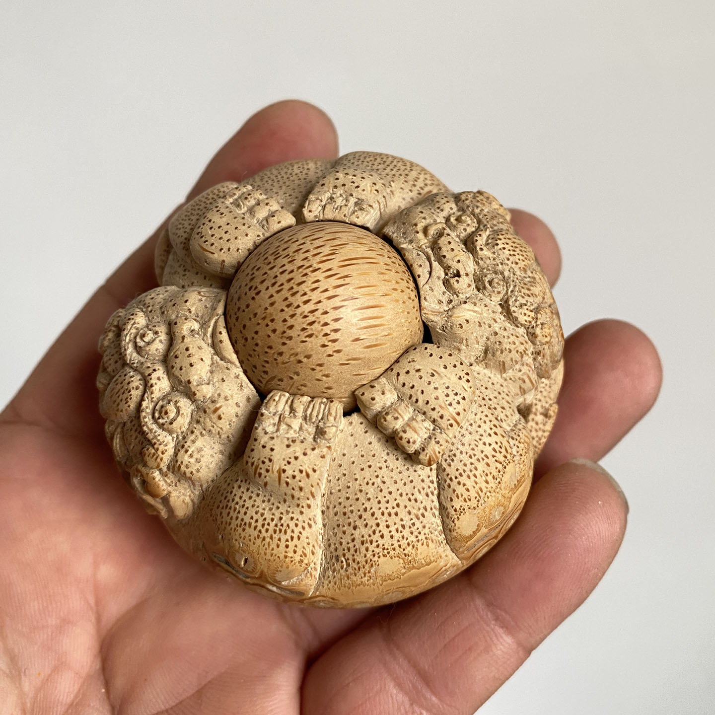 文玩竹根雕【双狮戏球】转运把玩件 原竹手把件（竹球会滚动）