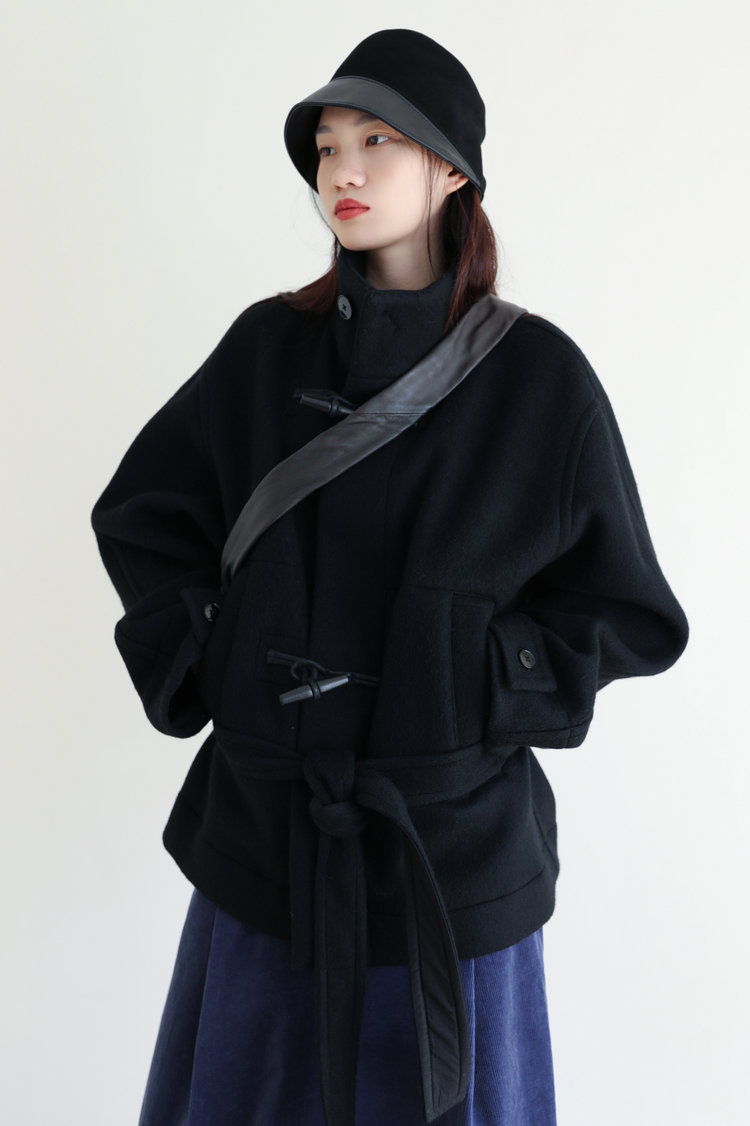 TOPUNA羊毛短款牛角扣大衣外套