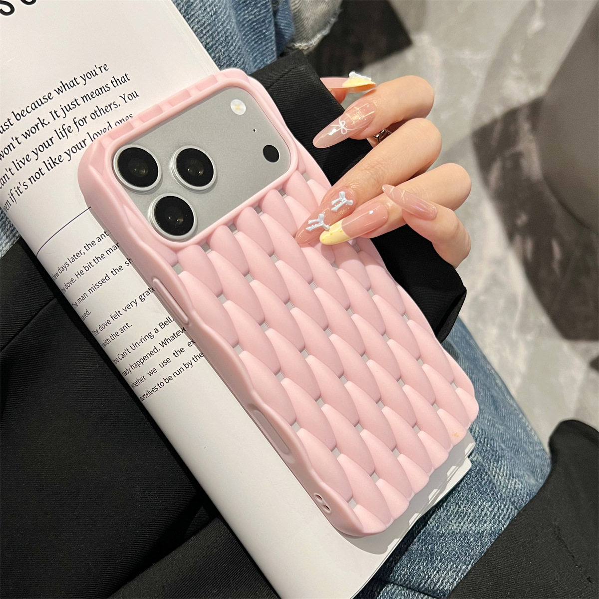 iPhone麻花纹编织散热手机壳