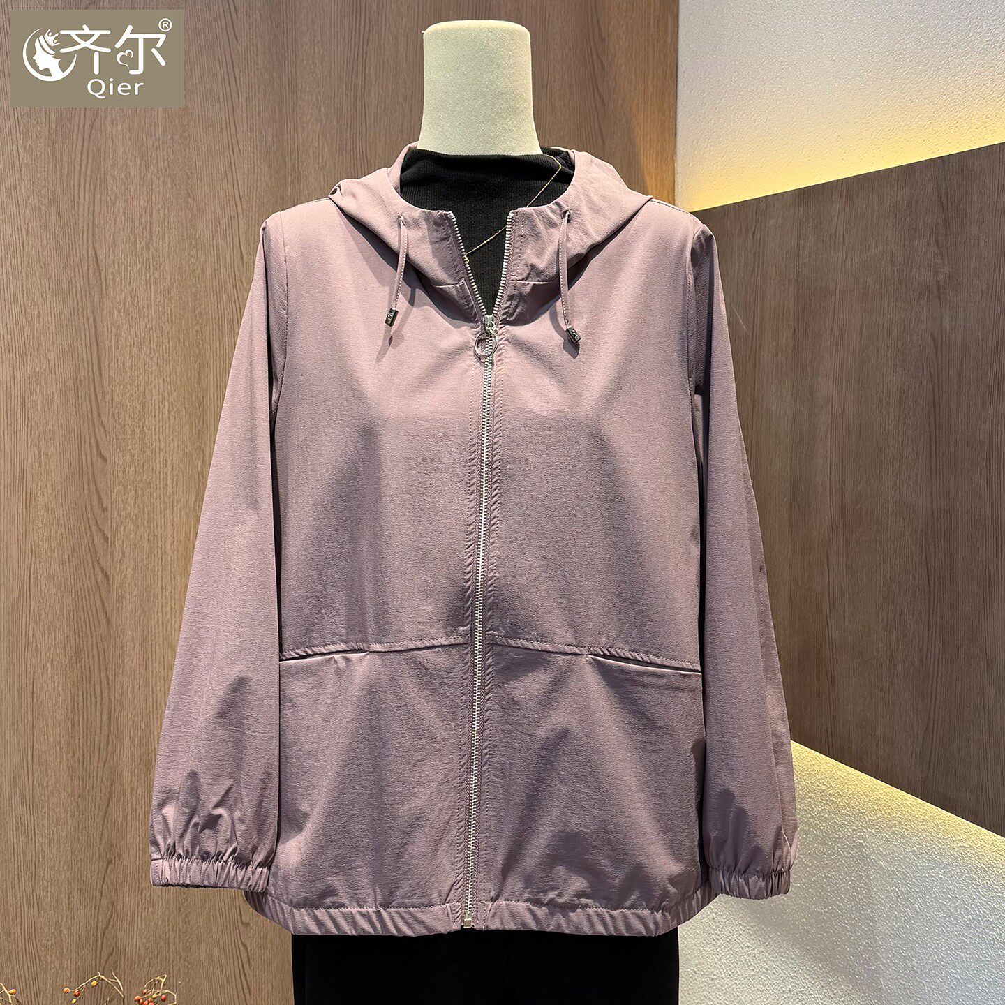 品牌年轻妈妈装流行薄款减龄上衣中年女春秋宽松大码连帽夹克外套