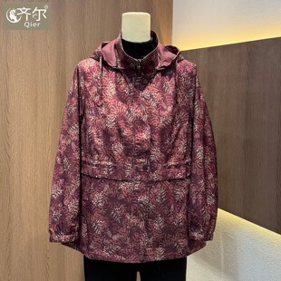 品牌中老年妈妈春秋紫色碎花连帽风衣宽松大码中老年休闲外套女装