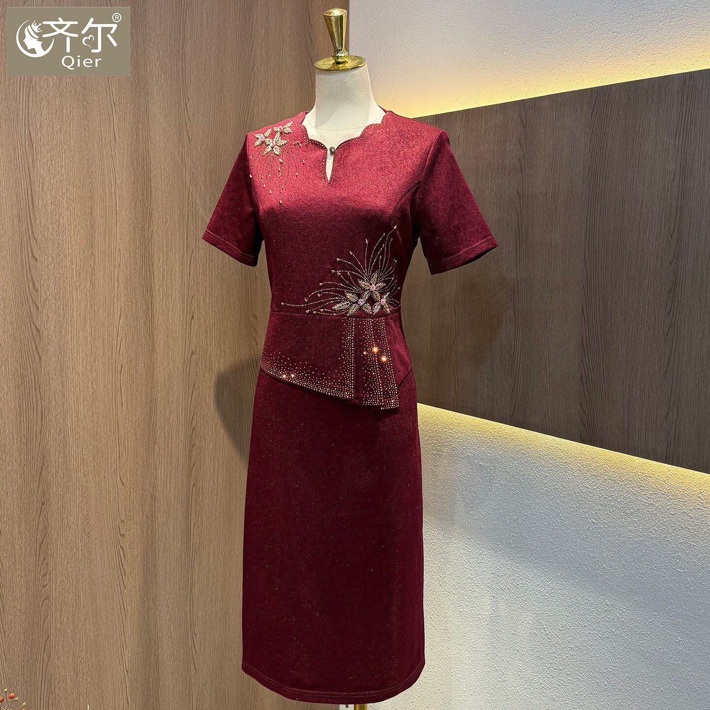 2026新款高端酒红色短袖刺绣礼服女敬酒服喜婆婆婚宴年会晚装裙