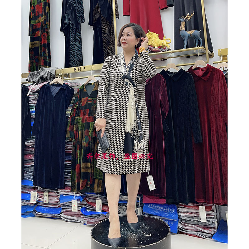 高端妈妈春秋长袖连衣裙气质中老年女40岁50春装洋气貂绒打底裙子
