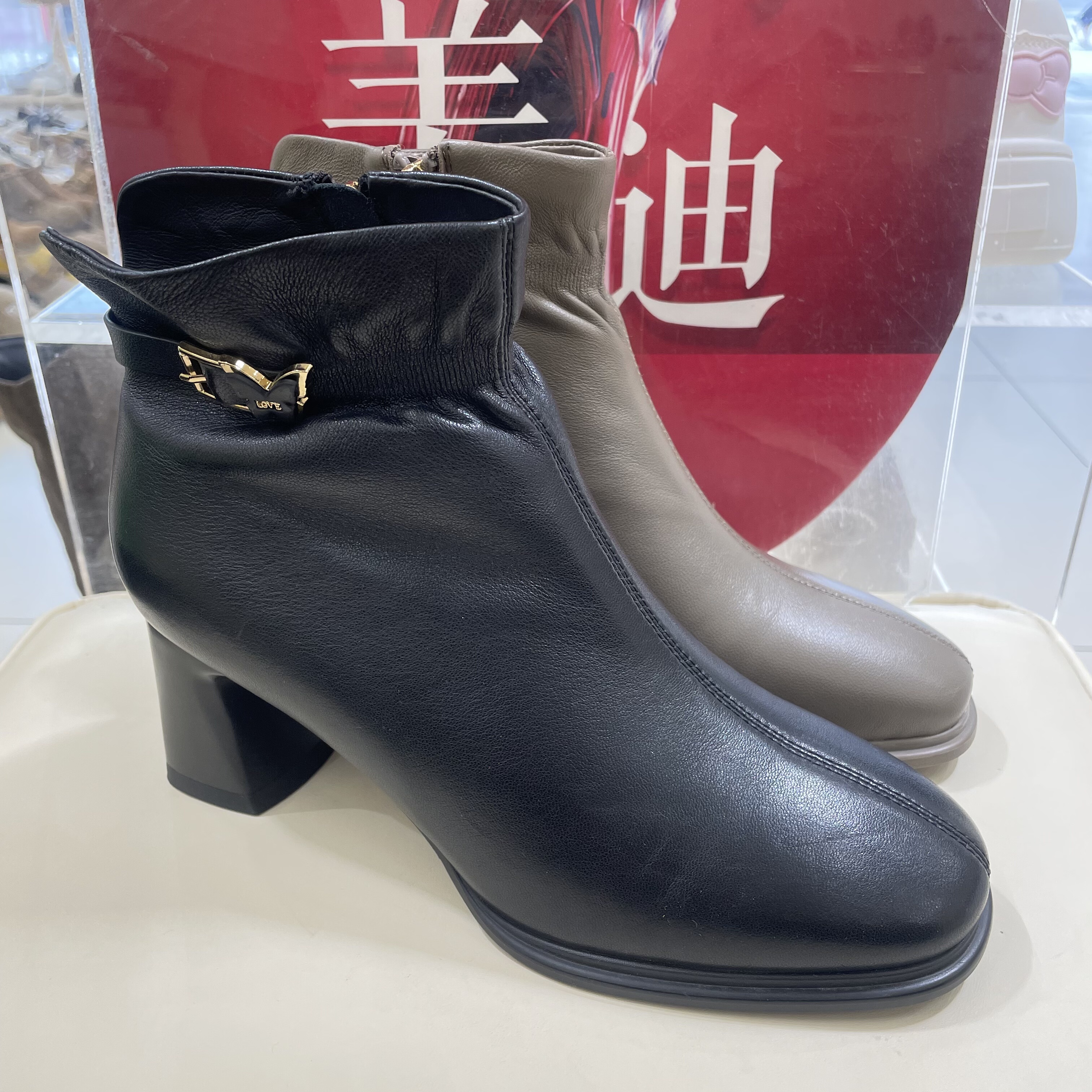 品牌牛皮真皮女鞋2025秋季新款真皮细跟尖头时装靴软皮高跟短靴女