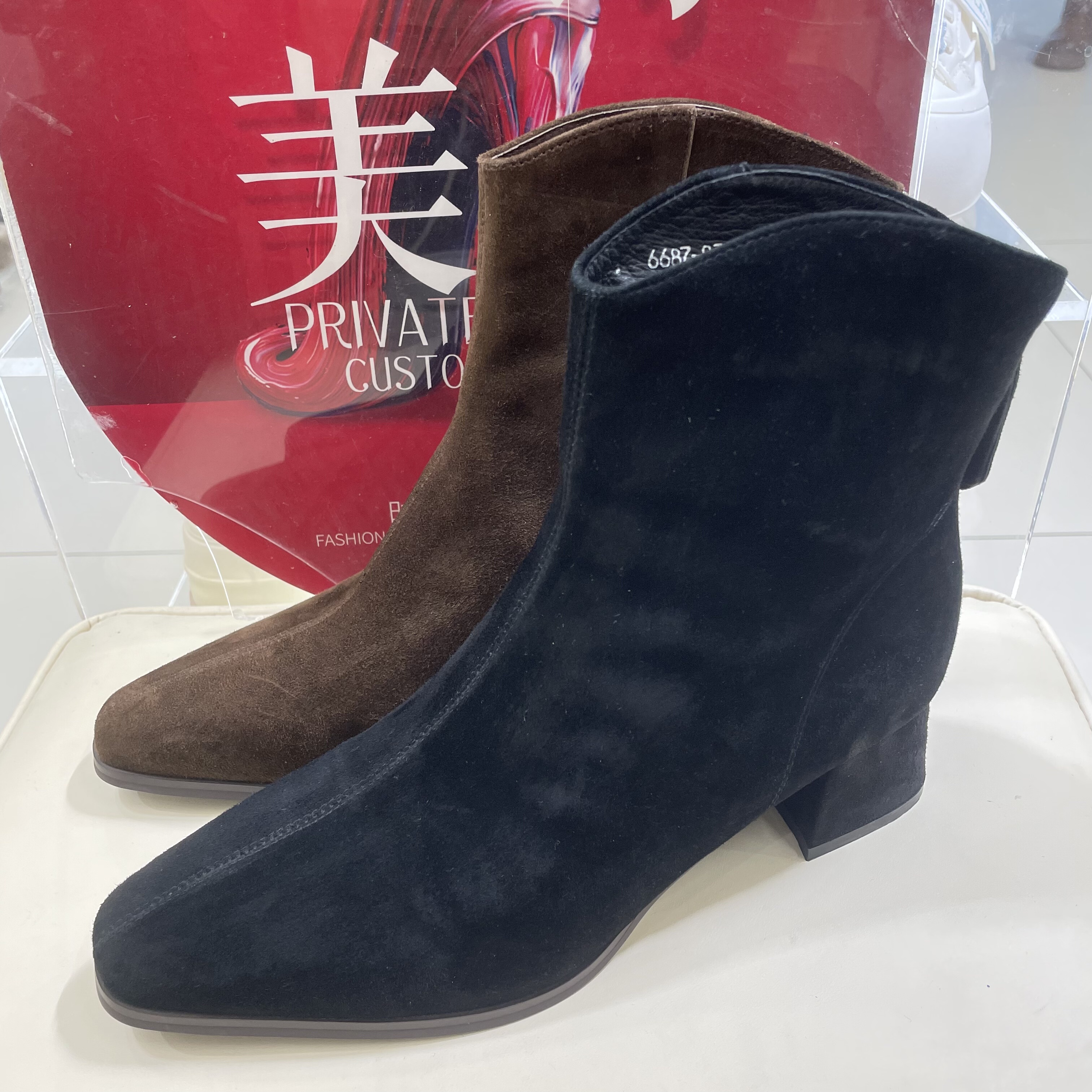 品牌牛皮真皮女鞋2025秋季新款真皮细跟尖头时装靴软皮高跟短靴女
