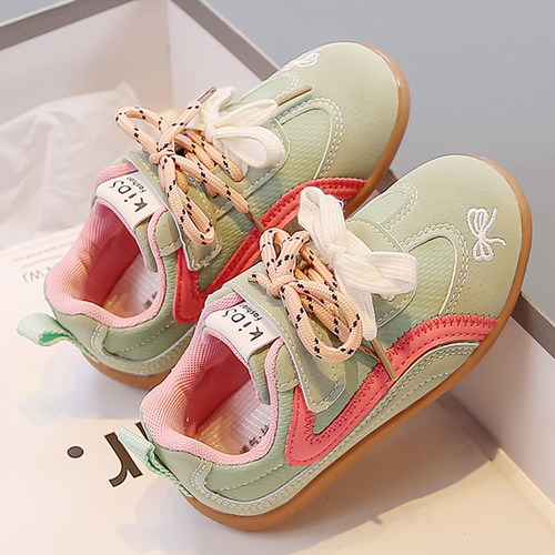 女童鞋子2025秋季新款女孩皮面防水软底德训阿甘鞋儿童运动板鞋