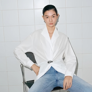 上衣女501108 深V捏褶收腰气质百搭白衬衫 艾诺丝同款 2026春新款