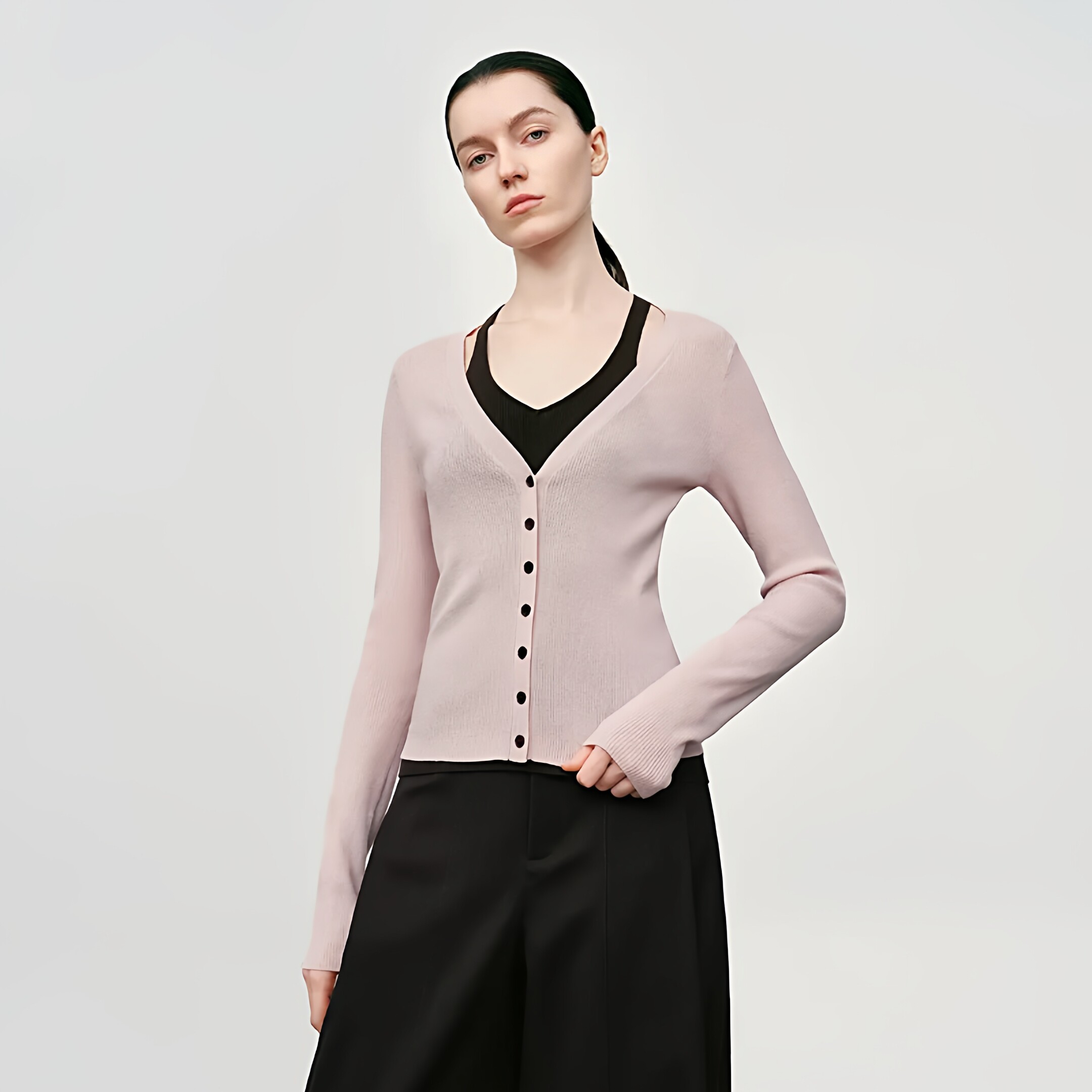 艾诺丝2026春新款假两件V领针织衫女粉色纽扣撞色拼接上衣267135