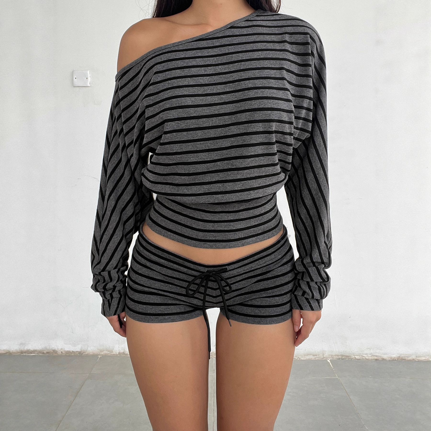 美式复古条纹印花宽松斜肩t恤女2025秋季百搭ins收腰新款上衣