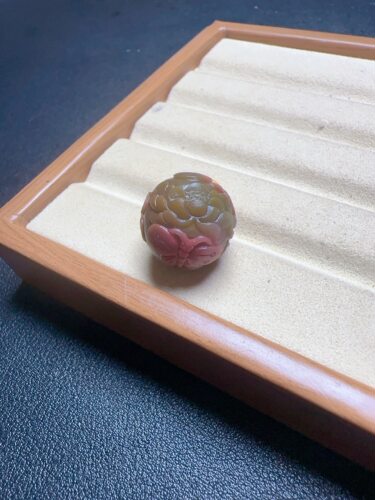 天然老矿盐源玛瑙西瓜俏色巧雕蝶恋花雕刻珠约17mm