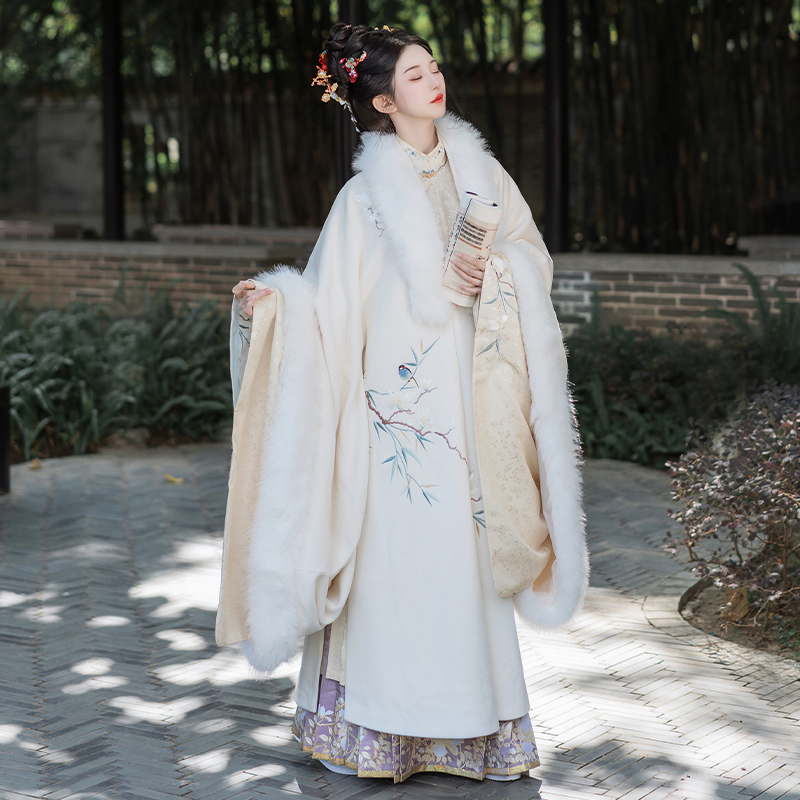 钟灵毓秀 画春山 明披袄 落水生烟