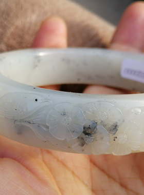 白玉籽料雕花手镯