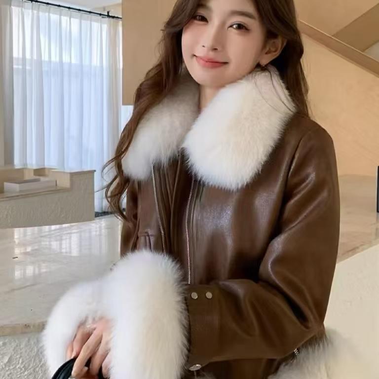 狐狸毛领皮草外套女短款2025冬季新款修身保暖时尚年轻款