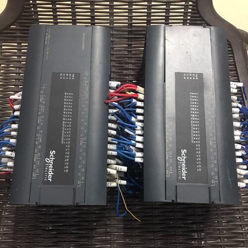 议价施耐德plc,TM218LDA40DRN，现货2台，成色如图