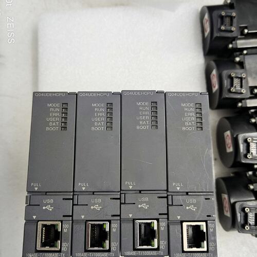 议价Q04UDEHCPU二手拆机实物拍摄，功能包好