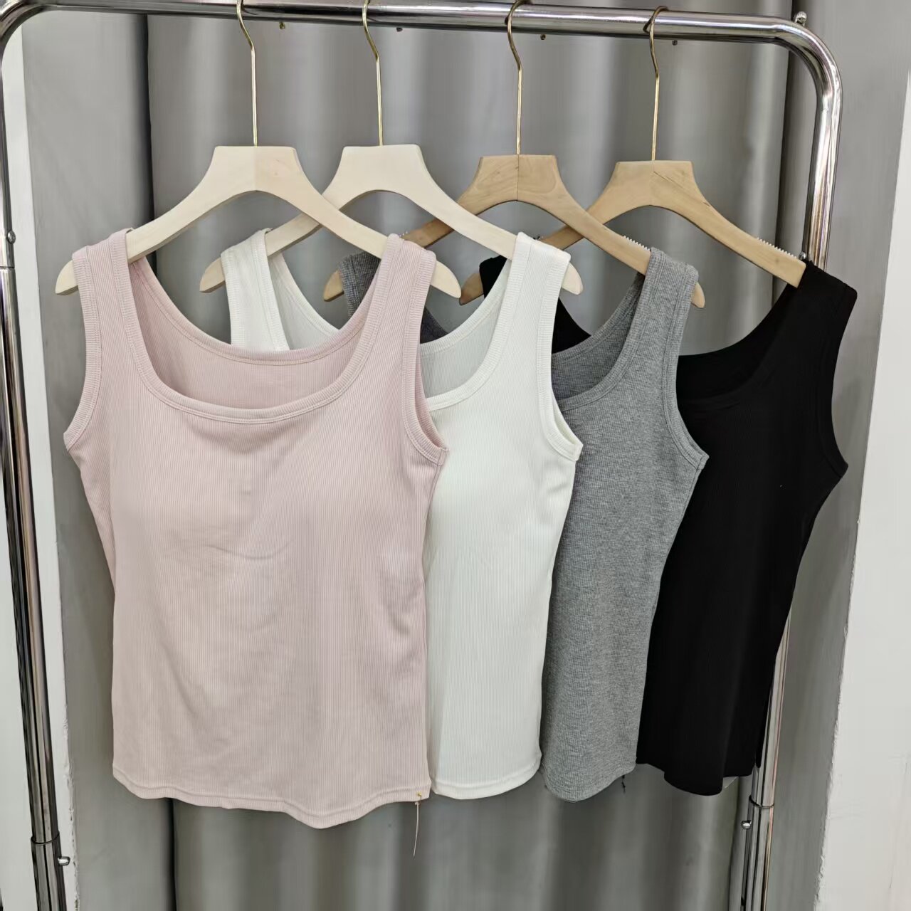 宽肩带女士带胸垫背心内搭外穿打底柔软舒适显瘦时尚无袖上衣8309