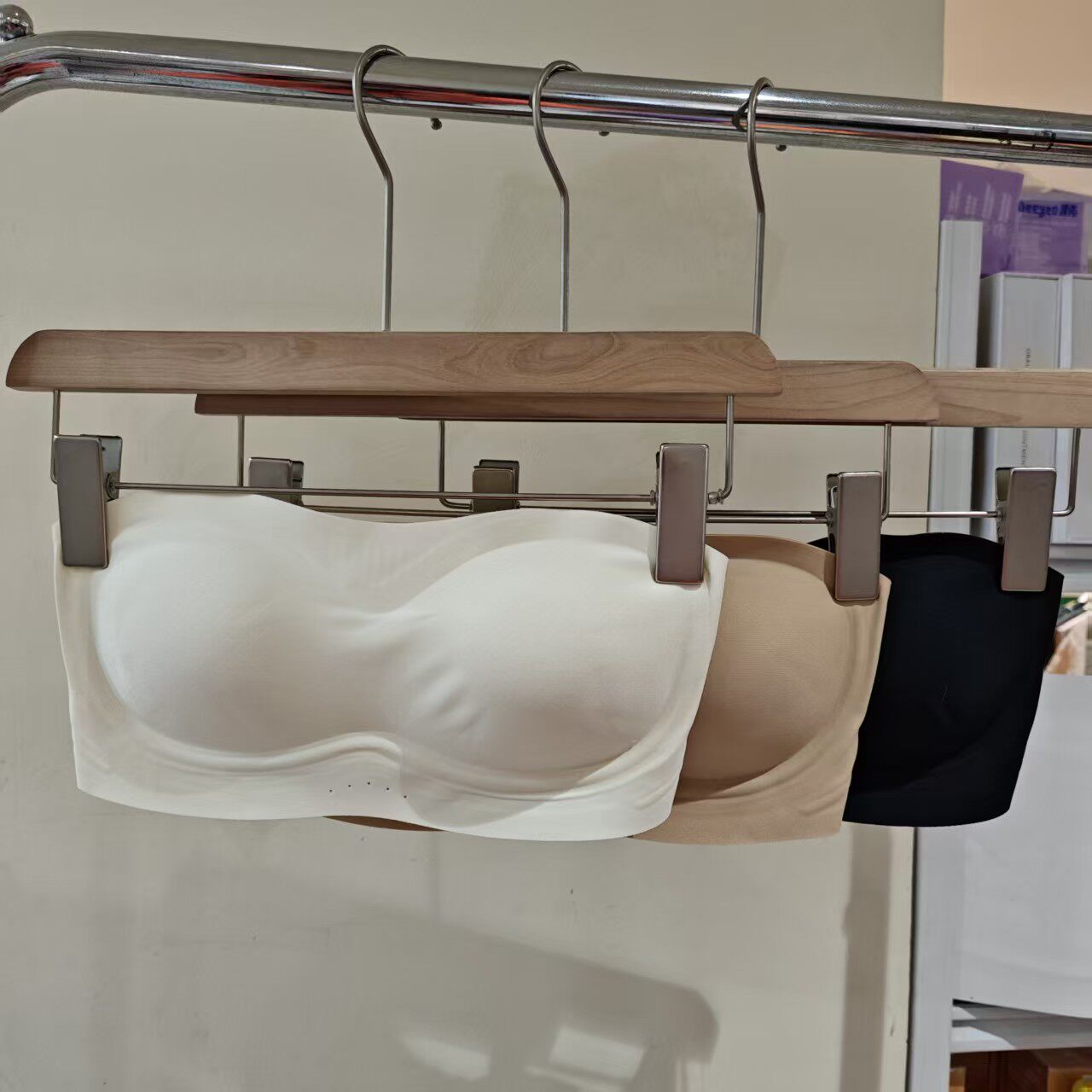 无肩带隐形无痕聚拢防滑抹胸内衣