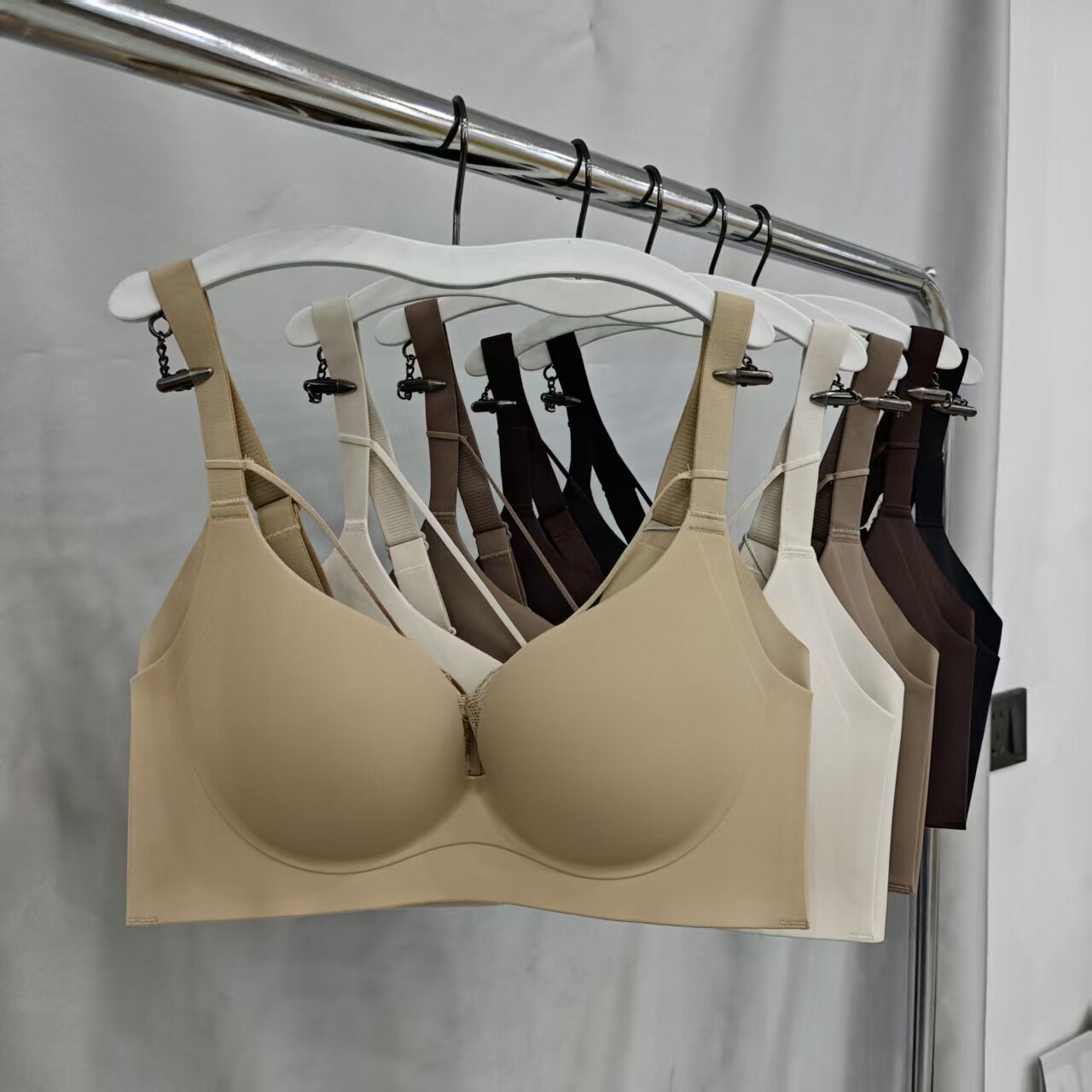 无痕无钢圈聚拢收副乳蕾丝文胸