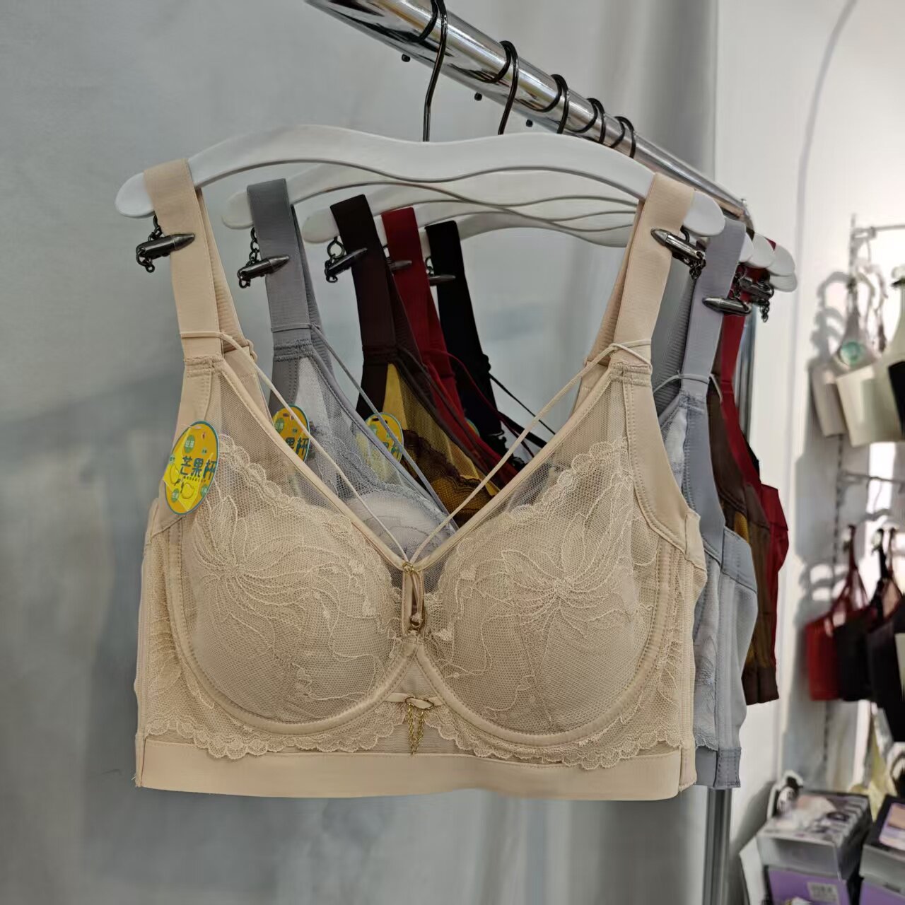 大胸显小蕾丝收副乳芒果杯文胸