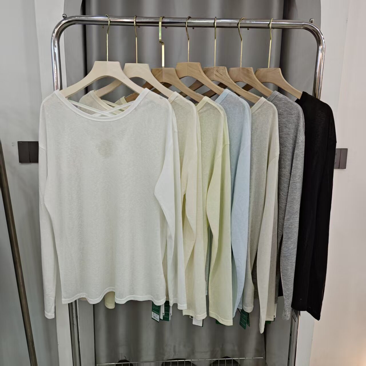 新款女圆领长袖T恤防晒衫宽松薄款外穿休闲简约纯色打底上衣3000