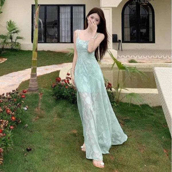 夏季新款法式清新甜美吊带连衣裙女海边度假穿搭收腰中长裙子