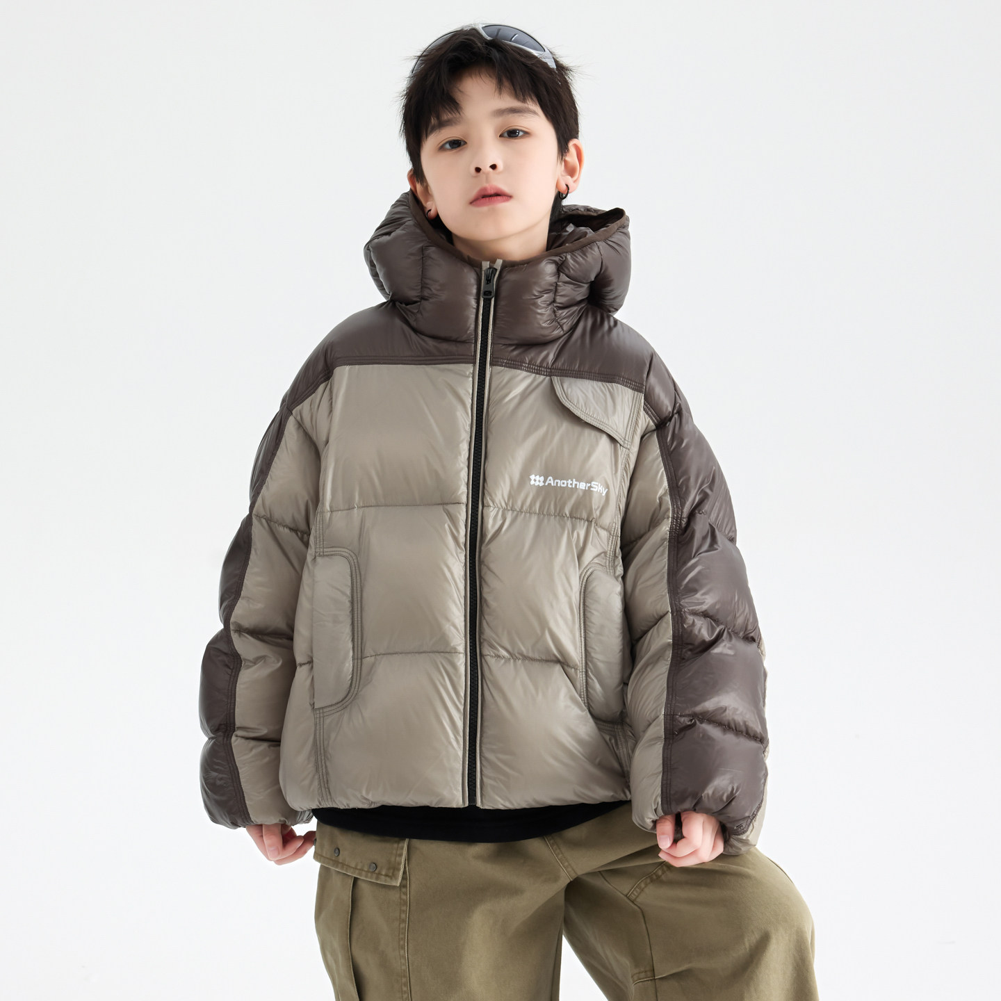 男童白鸭绒连帽羽绒服冬季2026新款中大童学生少年面包服保暖外套