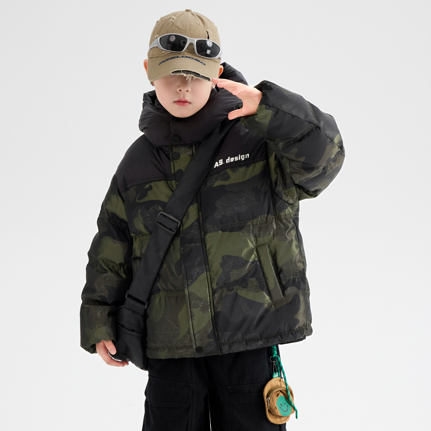 男童短款迷彩羽绒服冬季2025新款中大童连帽加厚保暖面包服外套潮