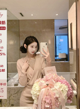 Hotdog 热狗很辣【首尔恋人】亮片挂脖设计感针织包臀连衣裙短裙